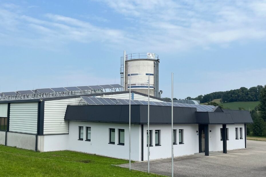 Fast fertig: Das Gebäude im neuen Anstrich.