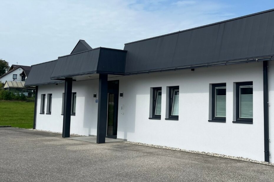Der Umbau zeigt erste Ergebnisse - der neue Eingangsbereich.