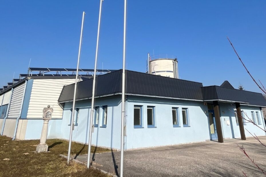 Das alte Firmengebäude noch mit dem alten Fassadenanstrich.