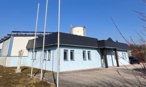 Das alte Firmengebäude noch mit dem alten Fassadenanstrich.